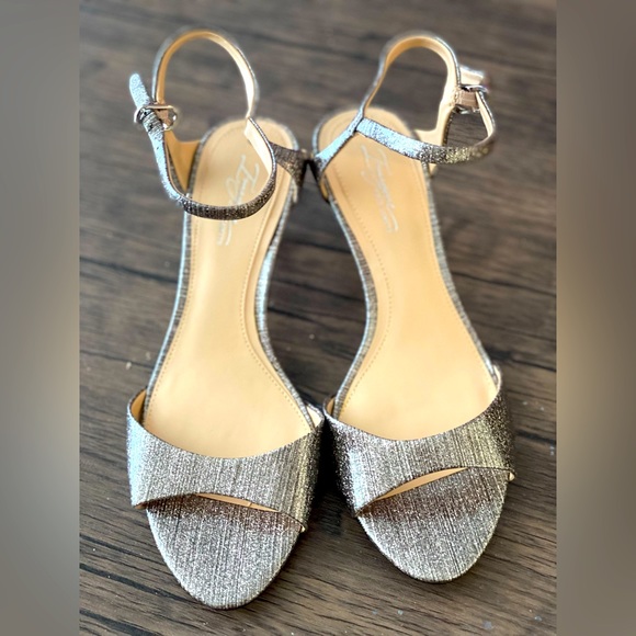 Vince Camuto silver heels - Picture 3 of 3